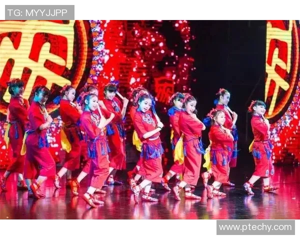 小小球星的梦想舞台幼儿足球明星海报展现童年激情与活力