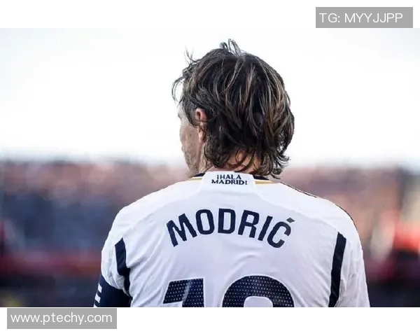 探寻8号球衣背后的传奇足球明星与他的辉煌成就