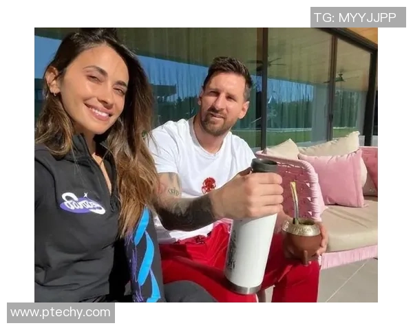 足球明星与神秘女子同框遮脸瞬间引发热议背后的故事揭秘