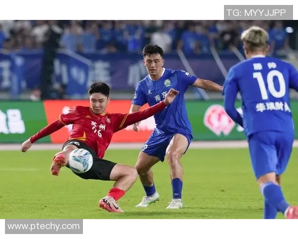 南京足球队耐力对比分析揭示球队潜力与挑战的深度剖析 南京足球队耐力对比分析揭示球队潜力与挑战的深度剖析